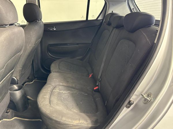 2009-Hyundai-i20-16 image:2
