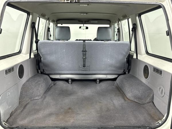2020-Toyota-Land-Cruiser-76-45-D-V8-Station-Wagon image:12