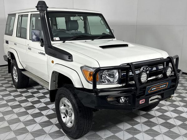 2020-Toyota-Land-Cruiser-76-45-D-V8-Station-Wagon image:14