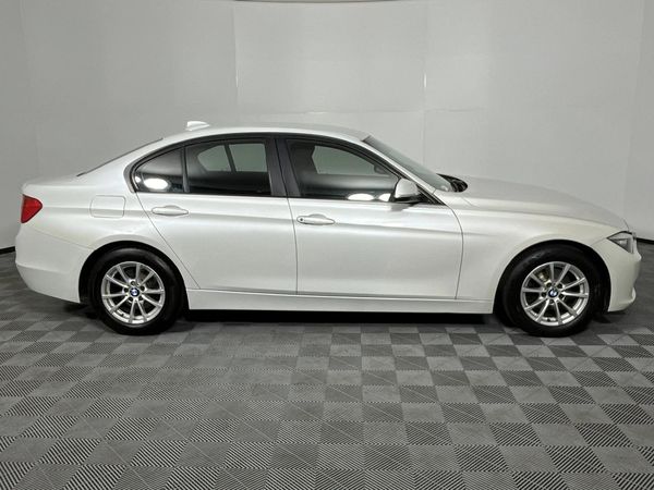 2014-BMW-3-Series-320i-Auto image:17