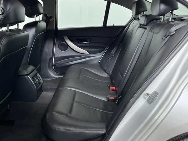 2014-BMW-3-Series-320i-Auto image:3