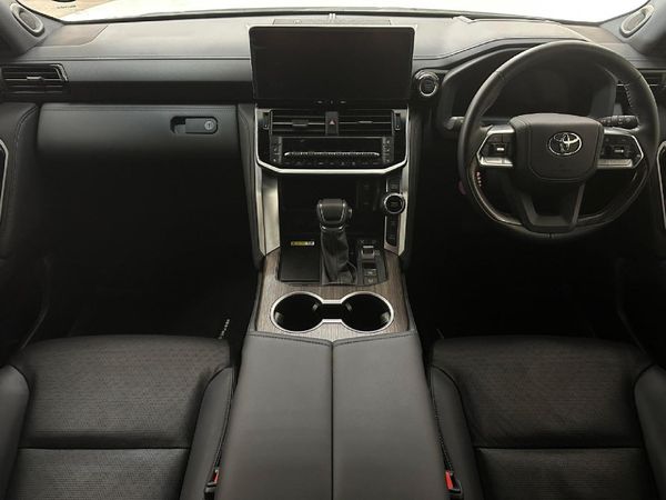 2025-Toyota-Land-Cruiser-300-V6-33-D-ZX image:5