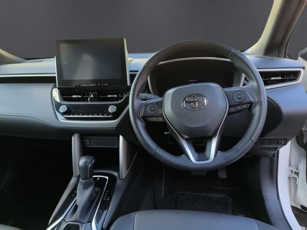 2025-Toyota-Corolla-Cross-18-XS image:10