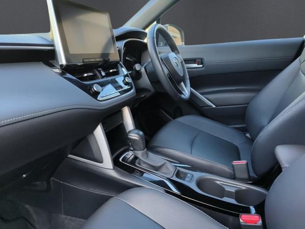 2025-Toyota-Corolla-Cross-18-XS image:14