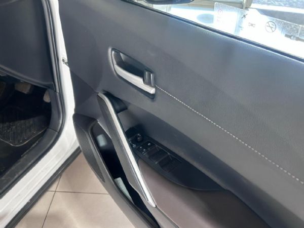 2025-Toyota-Corolla-Cross-18-XS image:6