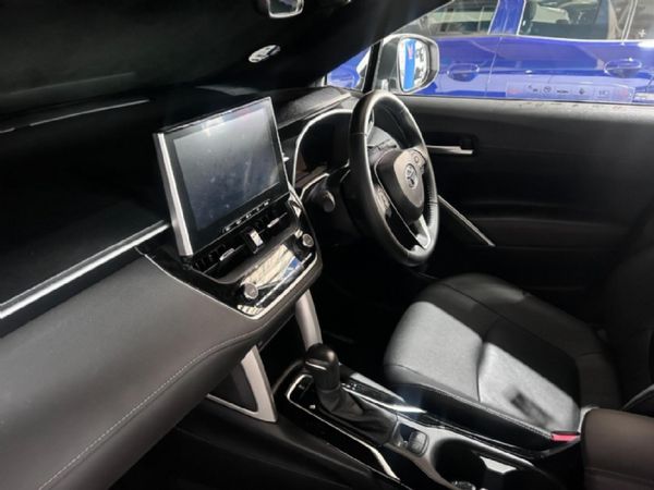 2025-Toyota-Corolla-Cross-18-XS image:8