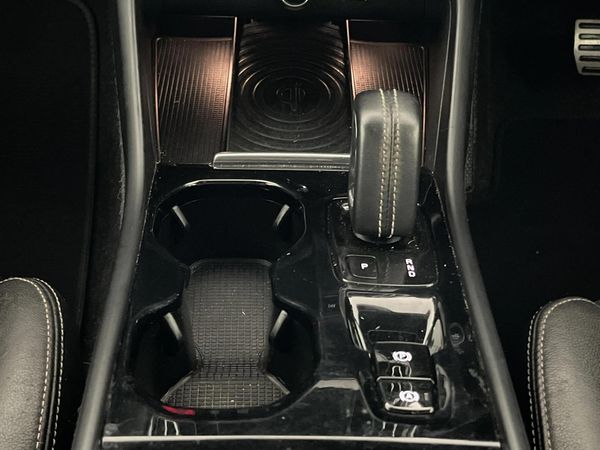 2018-Volvo-XC40-D4-Momentum-AWD image:10