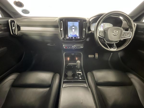 2018-Volvo-XC40-D4-Momentum-AWD image:1