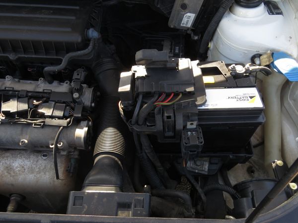 2014-Volkswagen-Polo-Vivo-14-Trendline-5-dr image:16