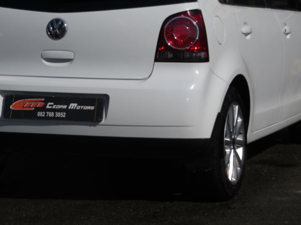 2014-Volkswagen-Polo-Vivo-14-Trendline-5-dr image:7