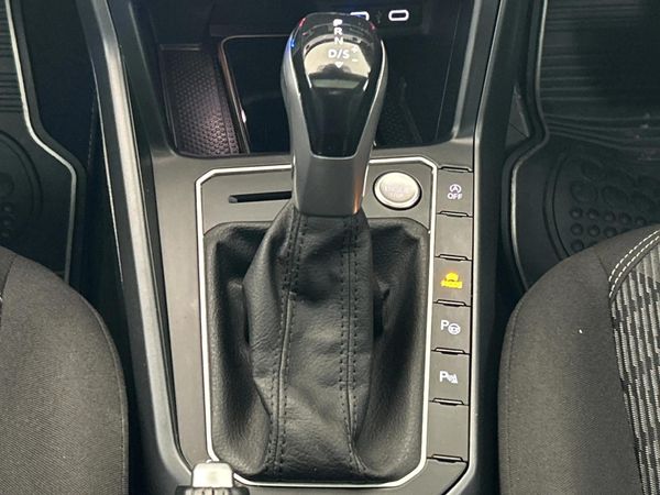 2022-Volkswagen-Taigo-10-TSI-R-Line-Auto image:10