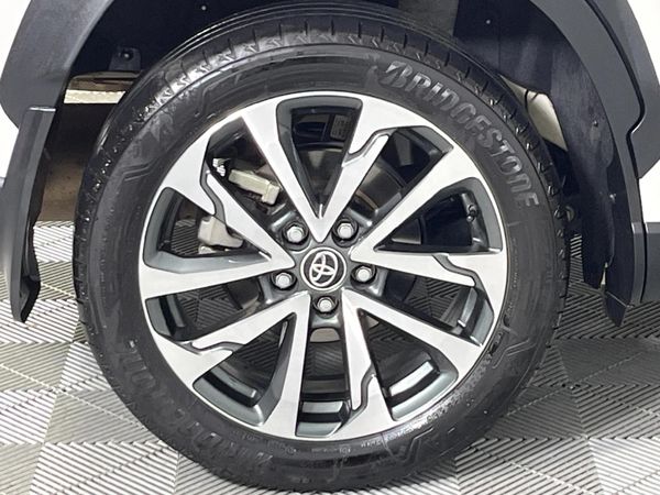 2024-Toyota-Corolla-Cross-18-XR-Hybrid image:7