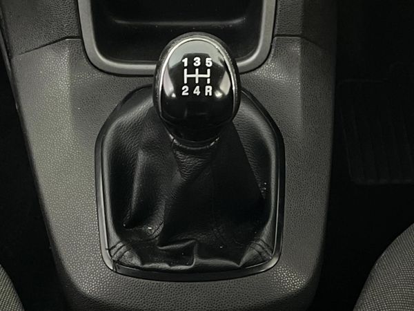 2017-Ford-Fiesta-14-Ambiente-5-dr image:10