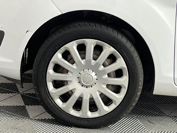 2017-Ford-Fiesta-14-Ambiente-5-dr image:4