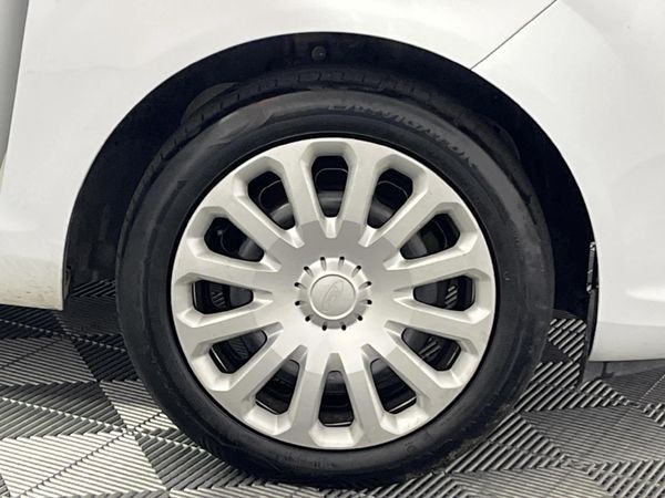 2017-Ford-Fiesta-14-Ambiente-5-dr image:5