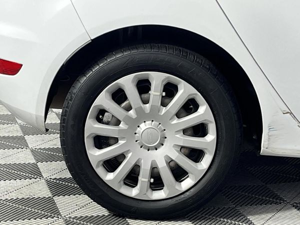 2017-Ford-Fiesta-14-Ambiente-5-dr image:7