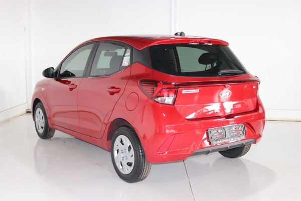 2026-Hyundai-Grand-i10-12-Motion-Auto image:5