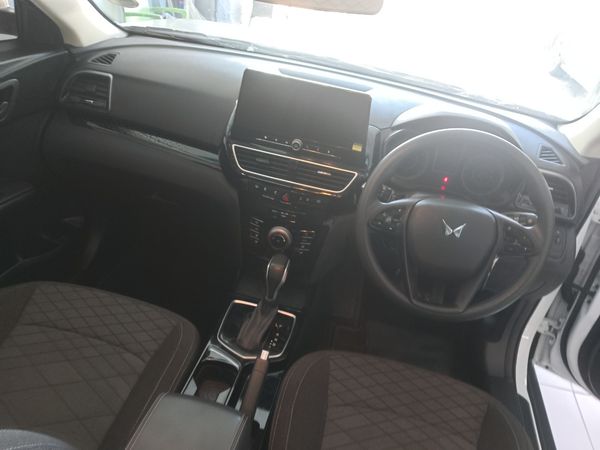 2025-Mahindra-XUV-3XO-12T-MX2-Auto image:6