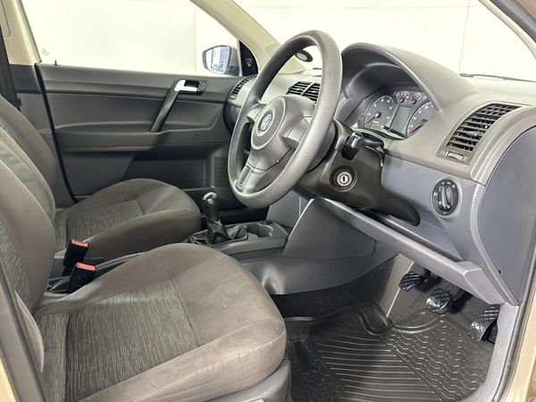 2016-Volkswagen-Polo-Vivo-GP-16-Comfortline image:9