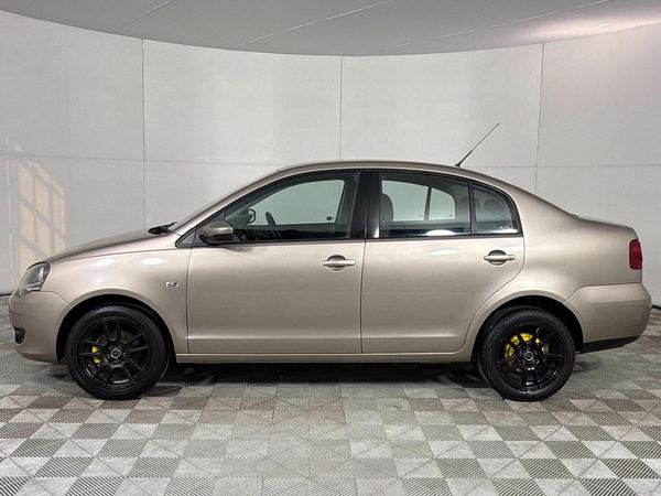 2016-Volkswagen-Polo-Vivo-GP-16-Comfortline image:17