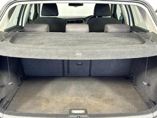 2014-Volkswagen-Golf-VII-14-TSI-Comfortline image:14