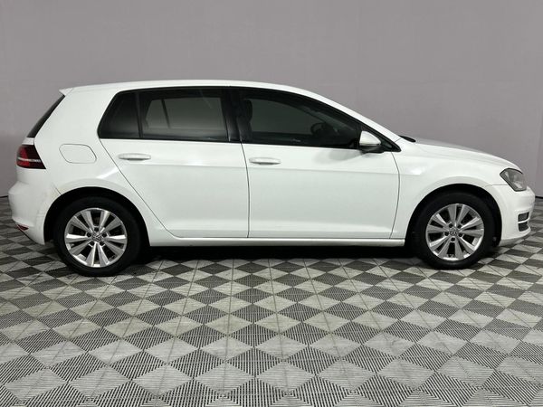 2014-Volkswagen-Golf-VII-14-TSI-Comfortline image:17