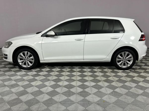 2014-Volkswagen-Golf-VII-14-TSI-Comfortline image:19