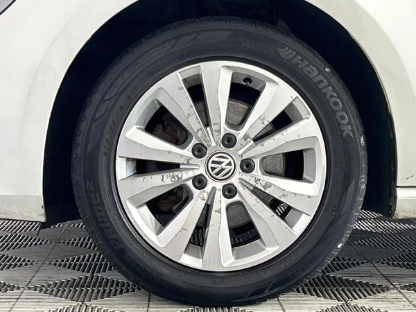 2014-Volkswagen-Golf-VII-14-TSI-Comfortline image:4