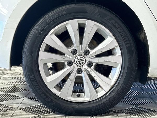 2014-Volkswagen-Golf-VII-14-TSI-Comfortline image:7