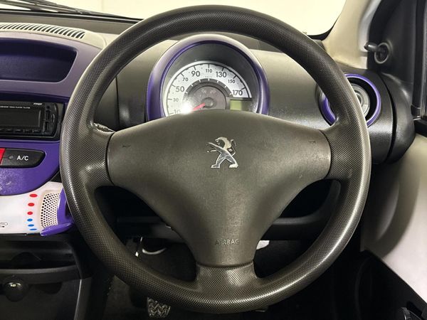 2013-Peugeot-107-Urban image:11