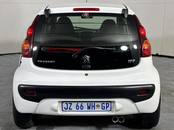 2013-Peugeot-107-Urban image:16