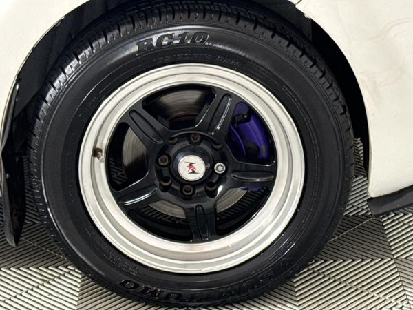 2013-Peugeot-107-Urban image:5