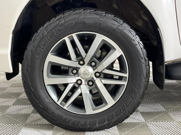 2019-Toyota-Hilux-28-GD-6-Raised-Body-Auto-Raider-Double-Cab image:3