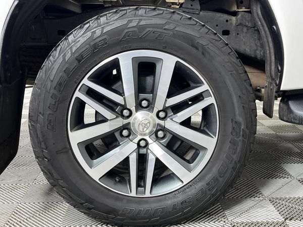 2019-Toyota-Hilux-28-GD-6-Raised-Body-Auto-Raider-Double-Cab image:6