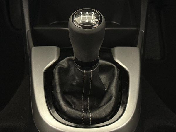 2022-Honda-WR-V-12-Elegance image:10