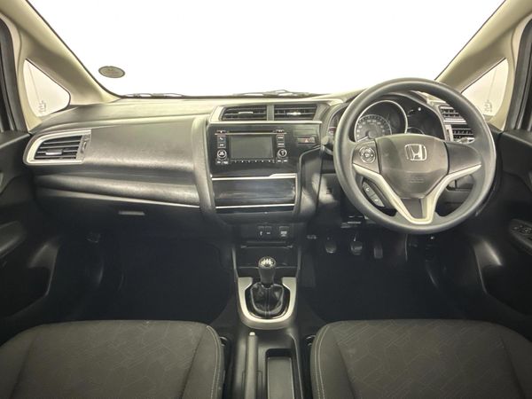 2022-Honda-WR-V-12-Elegance image:1