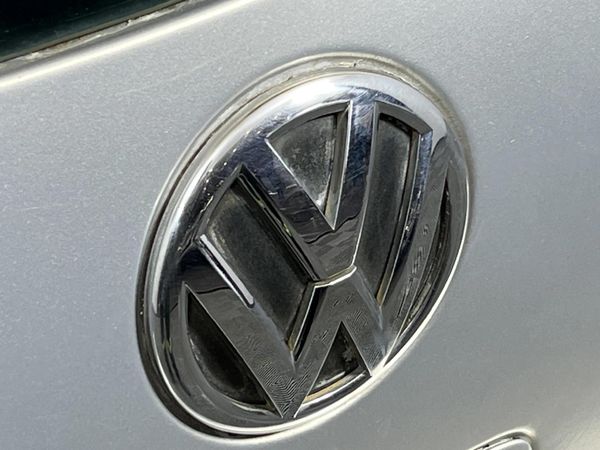 2011-Volkswagen-Polo-Vivo-14-5-dr image:11