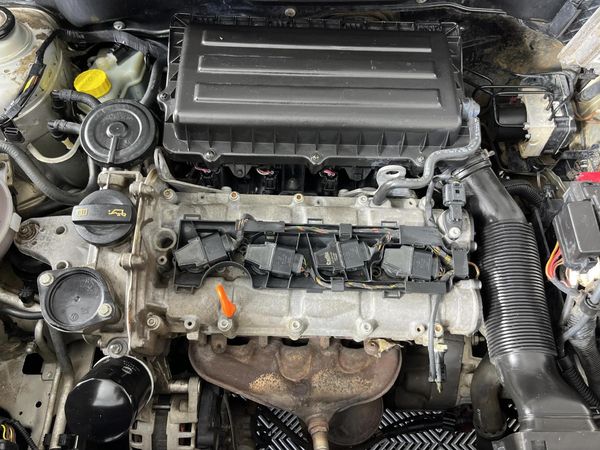 2011-Volkswagen-Polo-Vivo-14-5-dr image:13