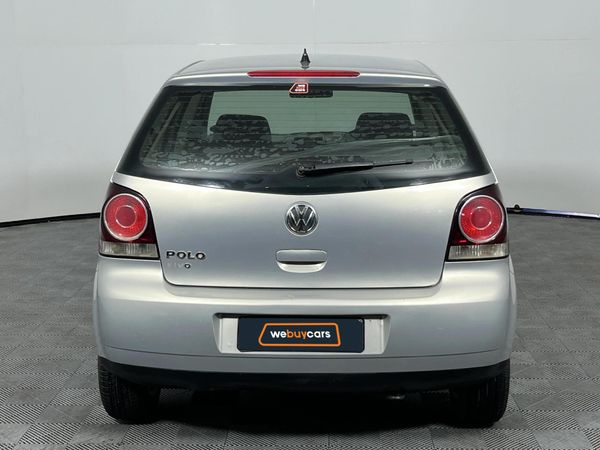 2011-Volkswagen-Polo-Vivo-14-5-dr image:18
