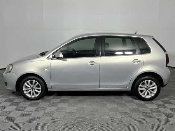 2011-Volkswagen-Polo-Vivo-14-5-dr image:19