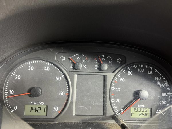 2011-Volkswagen-Polo-Vivo-14-5-dr image:2