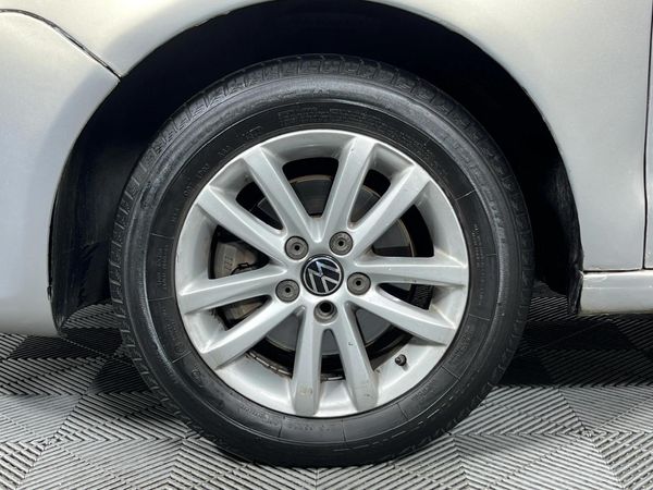 2011-Volkswagen-Polo-Vivo-14-5-dr image:4