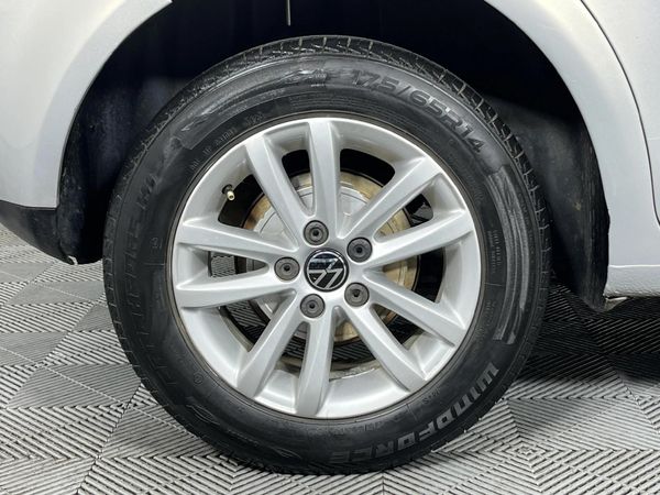 2011-Volkswagen-Polo-Vivo-14-5-dr image:7