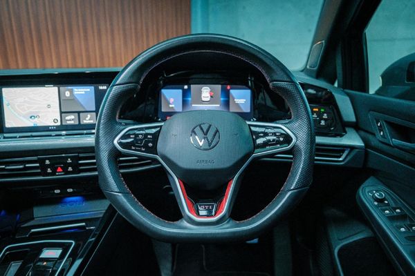 2025-Volkswagen-Golf-8-GTI-20-TSI-DSG image:10