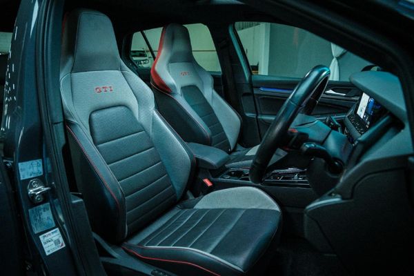 2025-Volkswagen-Golf-8-GTI-20-TSI-DSG image:20