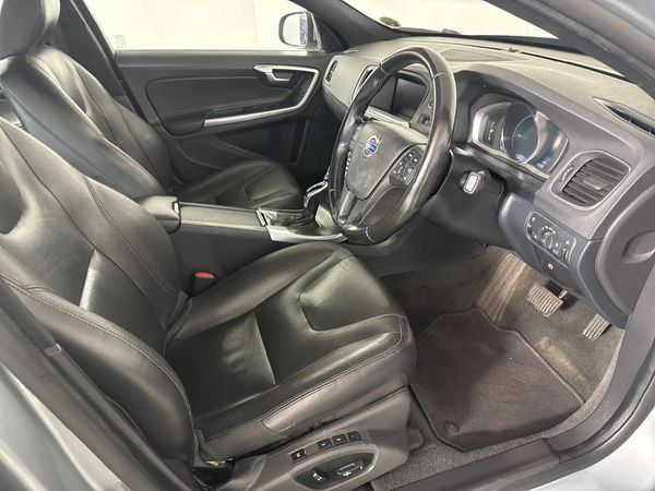 2015-Volvo-S60-T3-Momentum-Auto image:9