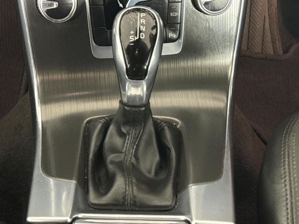 2015-Volvo-S60-T3-Momentum-Auto image:10
