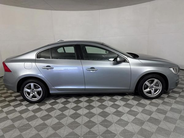 2015-Volvo-S60-T3-Momentum-Auto image:16