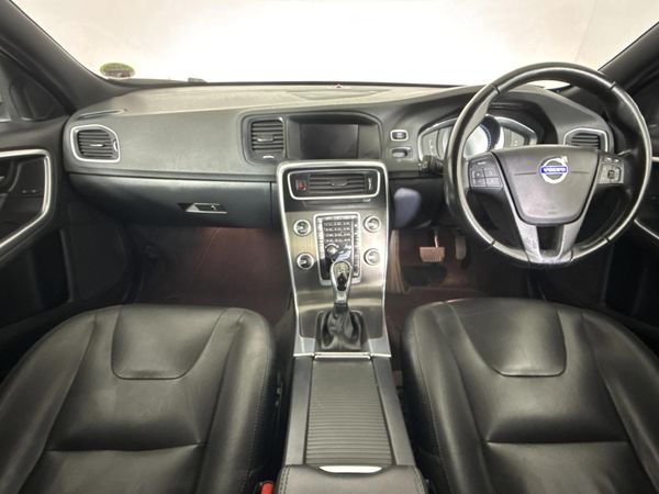 2015-Volvo-S60-T3-Momentum-Auto image:1