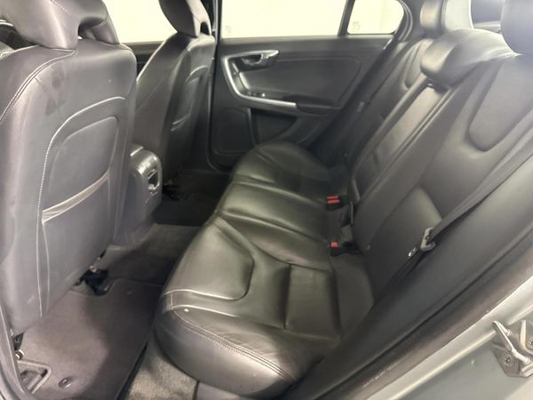 2015-Volvo-S60-T3-Momentum-Auto image:3